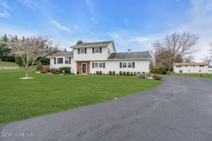 Property Photo:  5 Travis Court  NJ 08831 