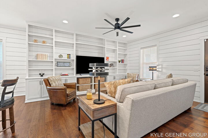 Property Photo:  140 W 10th Street  MI 49423 