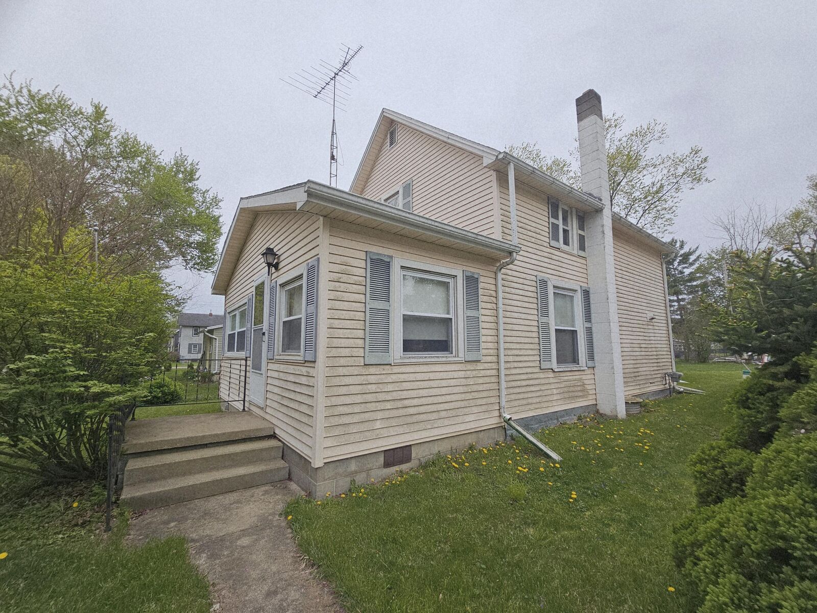 Property Photo:  324 Potter Street  MI 49233 