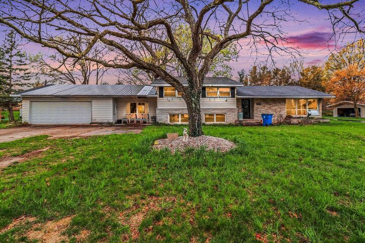 Property Photo:  117 N Apple Street  MI 49420 