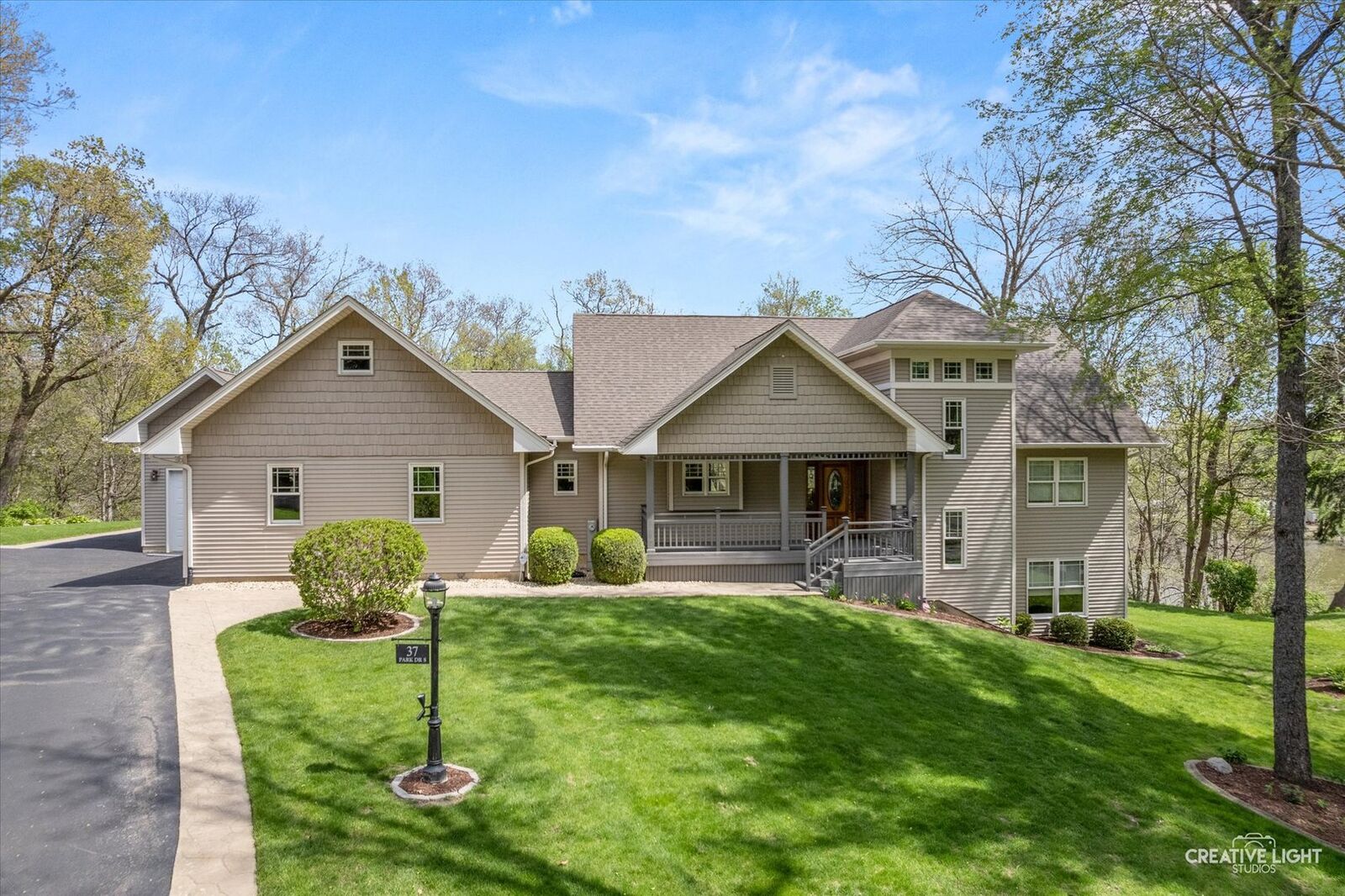 Property Photo:  37 Park Drive  IL 60560 