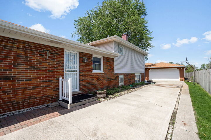 Property Photo:  5712 W 102nd Street  IL 60453 