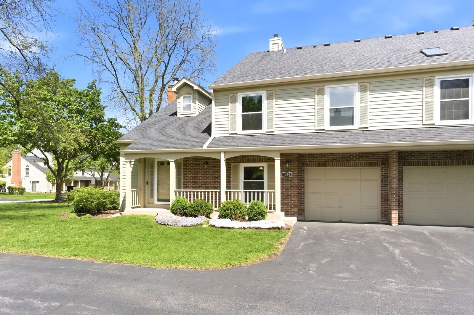 Property Photo:  1324 Queensgreen Circle  IL 60563 