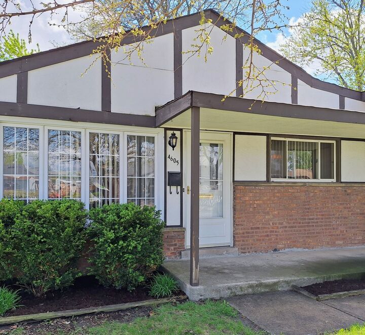 Property Photo:  4605 W 84th Place  IL 60652 