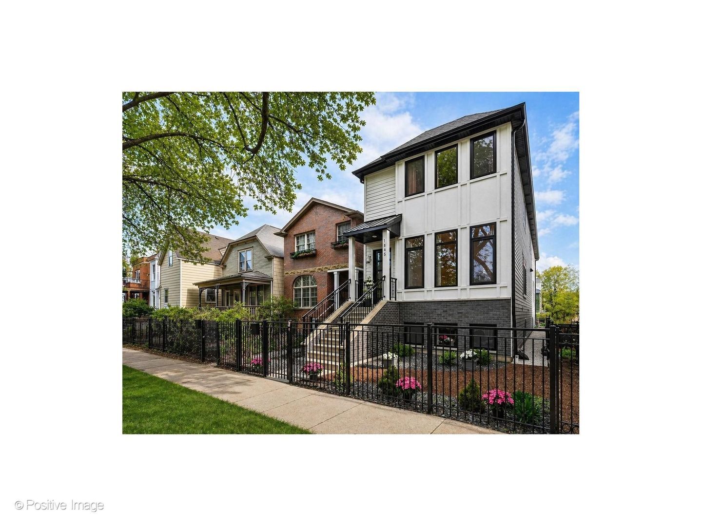 Property Photo:  1845 W Wellington Avenue  IL 60657 