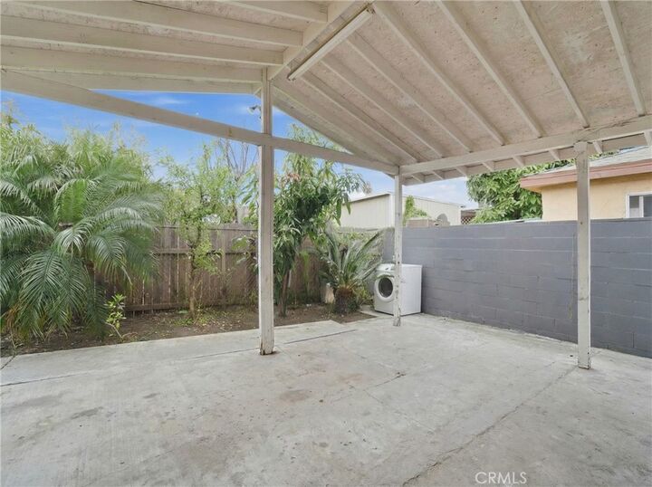 Property Photo:  2141 E Oris Street  CA 90222 