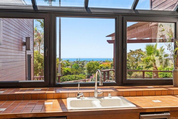 Property Photo:  1042 Hymettus Avenue  CA 92024 