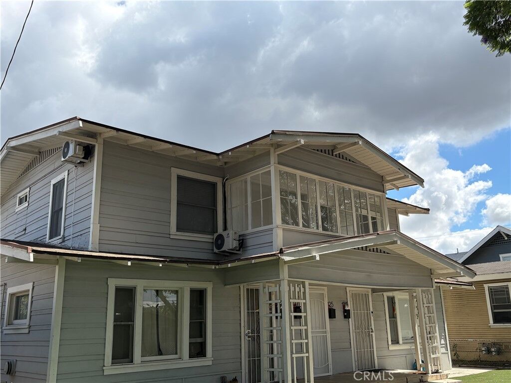 Property Photo:  125 W Valencia  CA 92832 