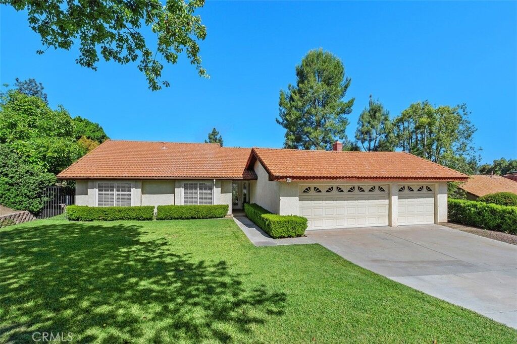 Property Photo: 5625 Via Terreno CA 92506
