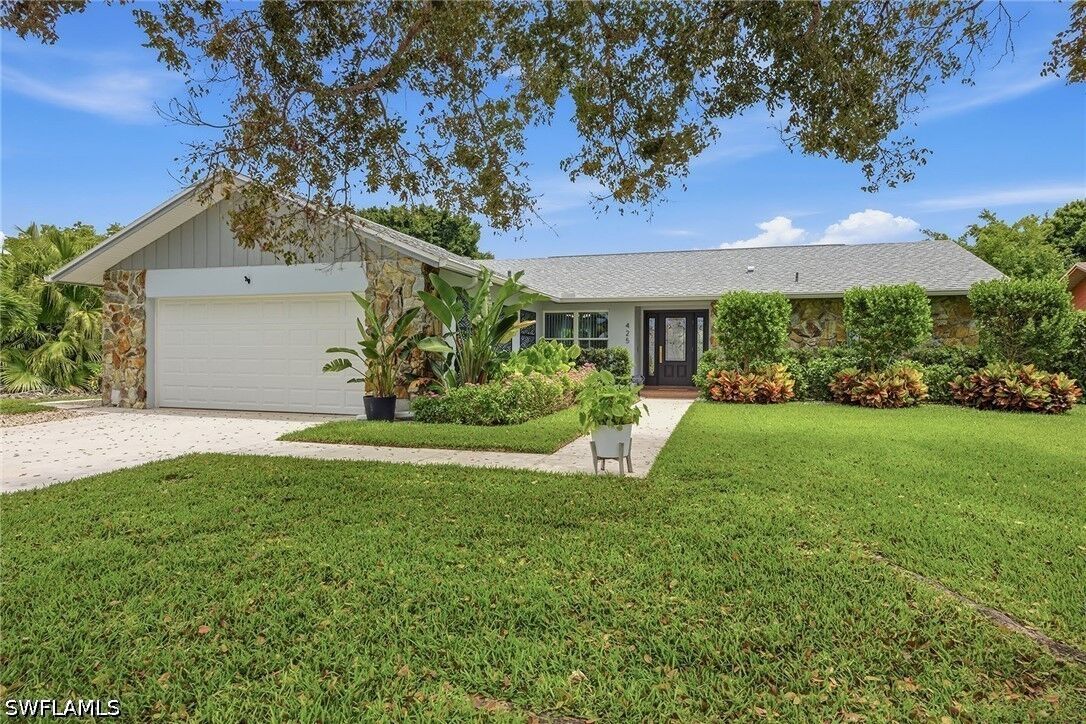 Property Photo:  425 Pine Lake Drive  FL 34112 