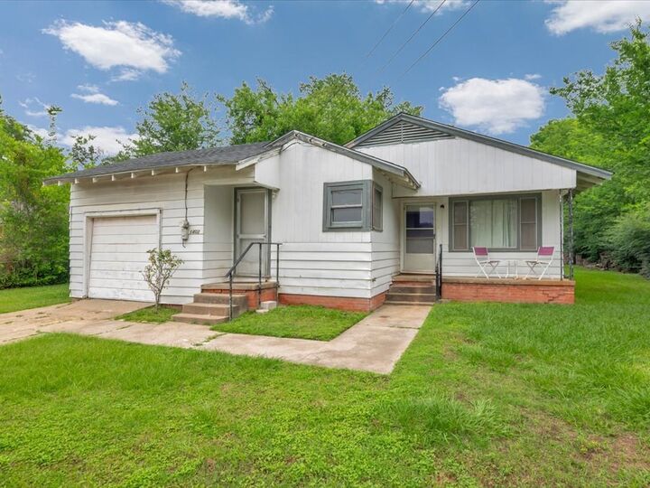 Property Photo:  1402 Houston Street  TX 75904 