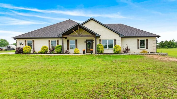 Property Photo: 221 Private Road 33082 TX 75486