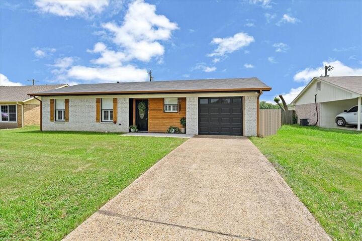 Property Photo:  2408 Morris Drive  TX 75110 