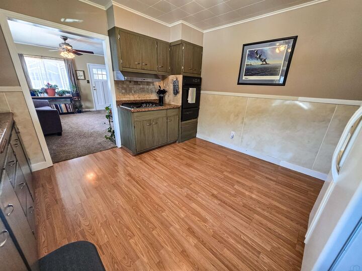 Property Photo: 2220 S Cypress St IA 51106
