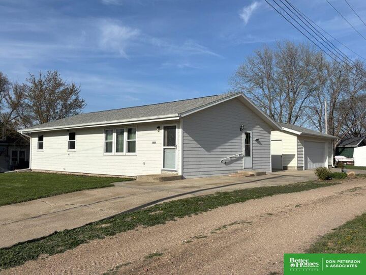 Property Photo:  303 N Lemon Avenue  NE 68739 