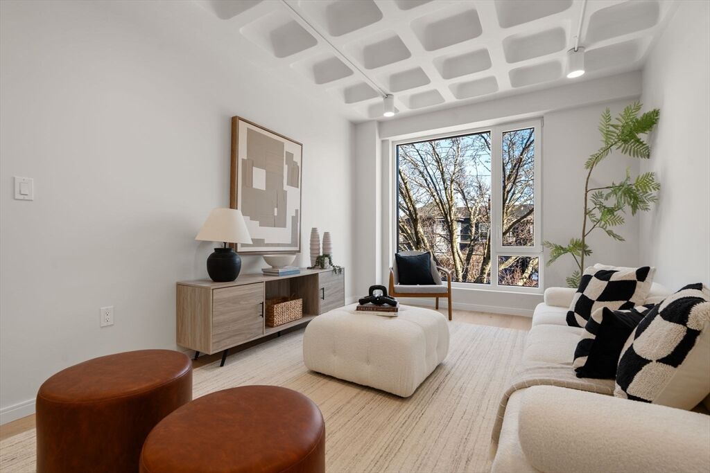 Property Photo:  125 Lowell Street 102  MA 02143 