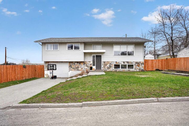 Property Photo: 943 East Avenue AB T0K 1W0