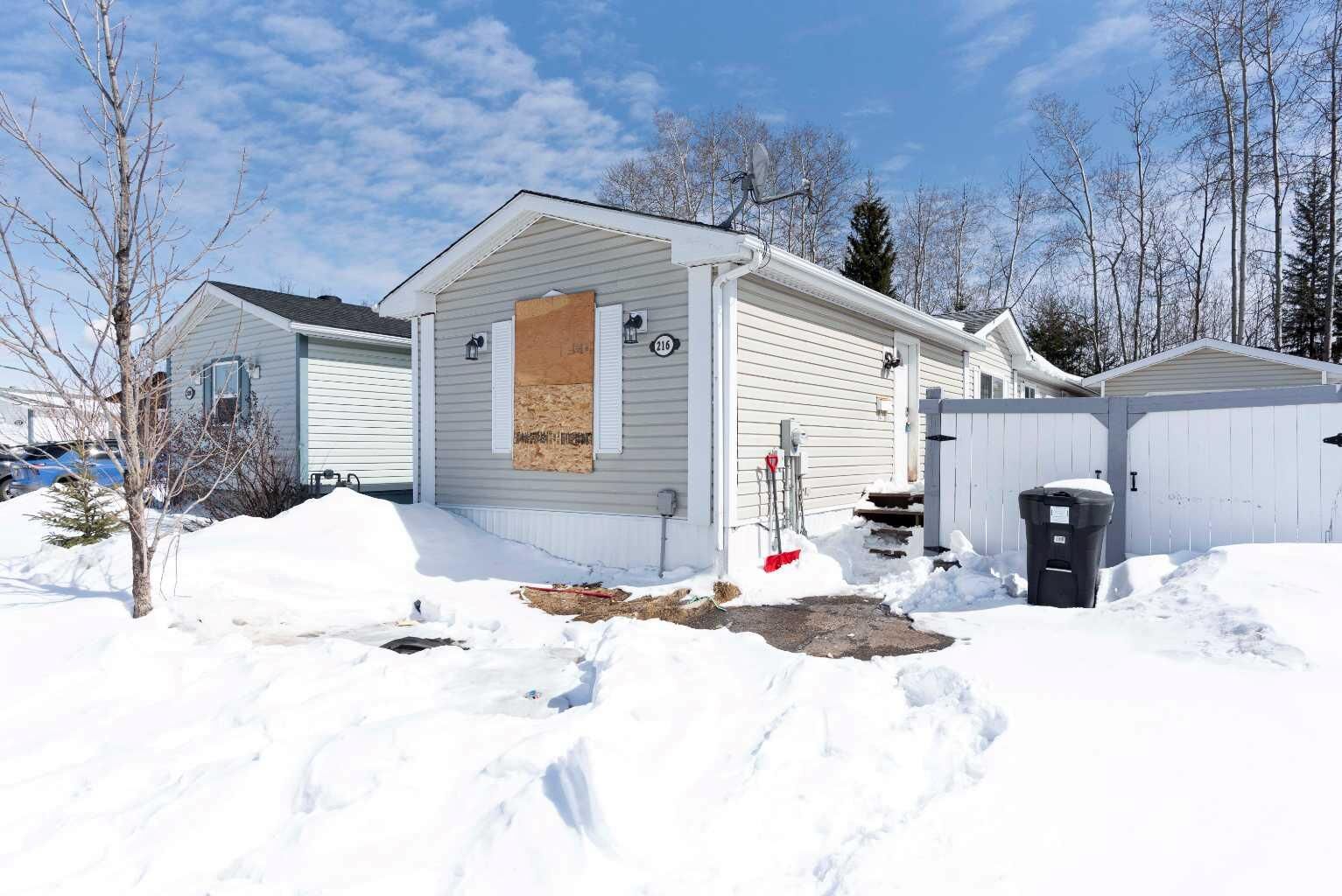 Property Photo:  216 Harpe Way  AB T9K 2K8 