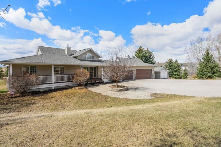 Property Photo: 243222 Range Road 32 AB T3Z 2E3