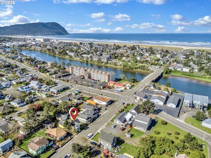 Property Photo:  727 12th Ave  OR 97138 