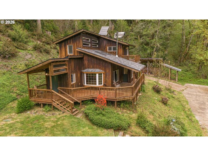 Property Photo: 93537 Deadwood Creek Rd OR 97430