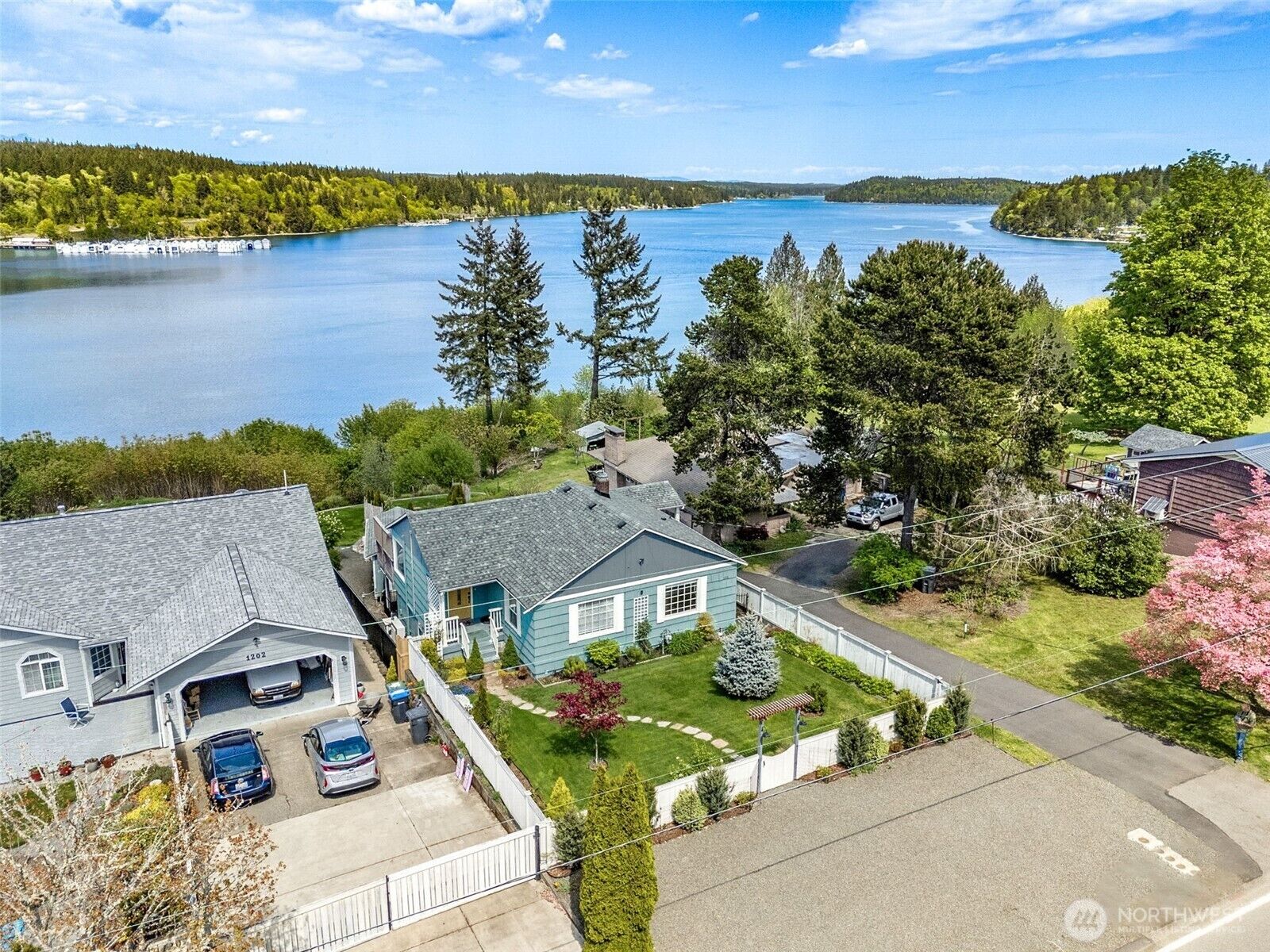 Property Photo: 1208 Fairmount Avenue WA 98584