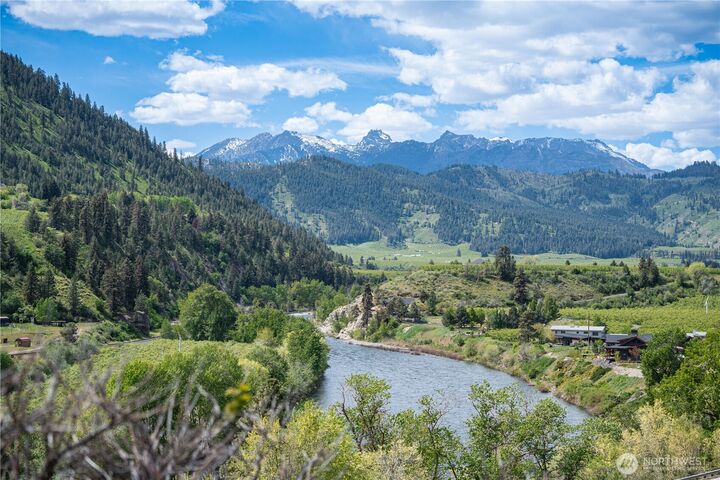 Property Photo:  1  Sunburst Lane  WA 98815 