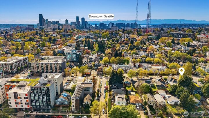 Property Photo:  1532  23rd Avenue  WA 98122 