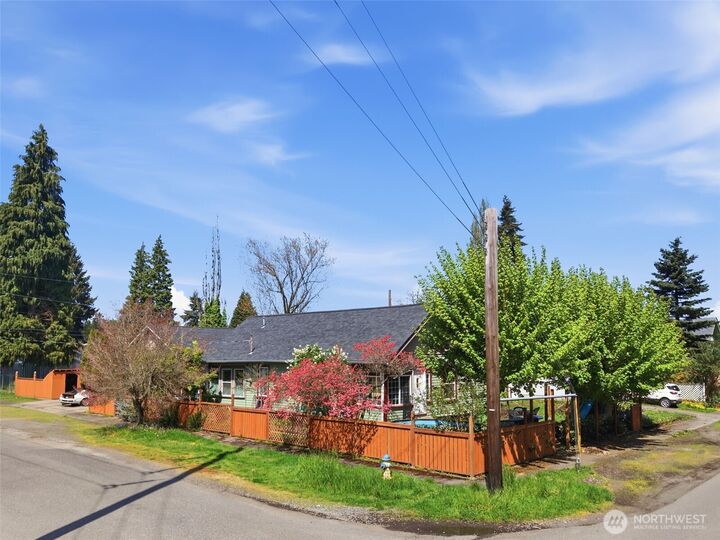 Property Photo:  1301  Oxford Avenue  WA 98531 
