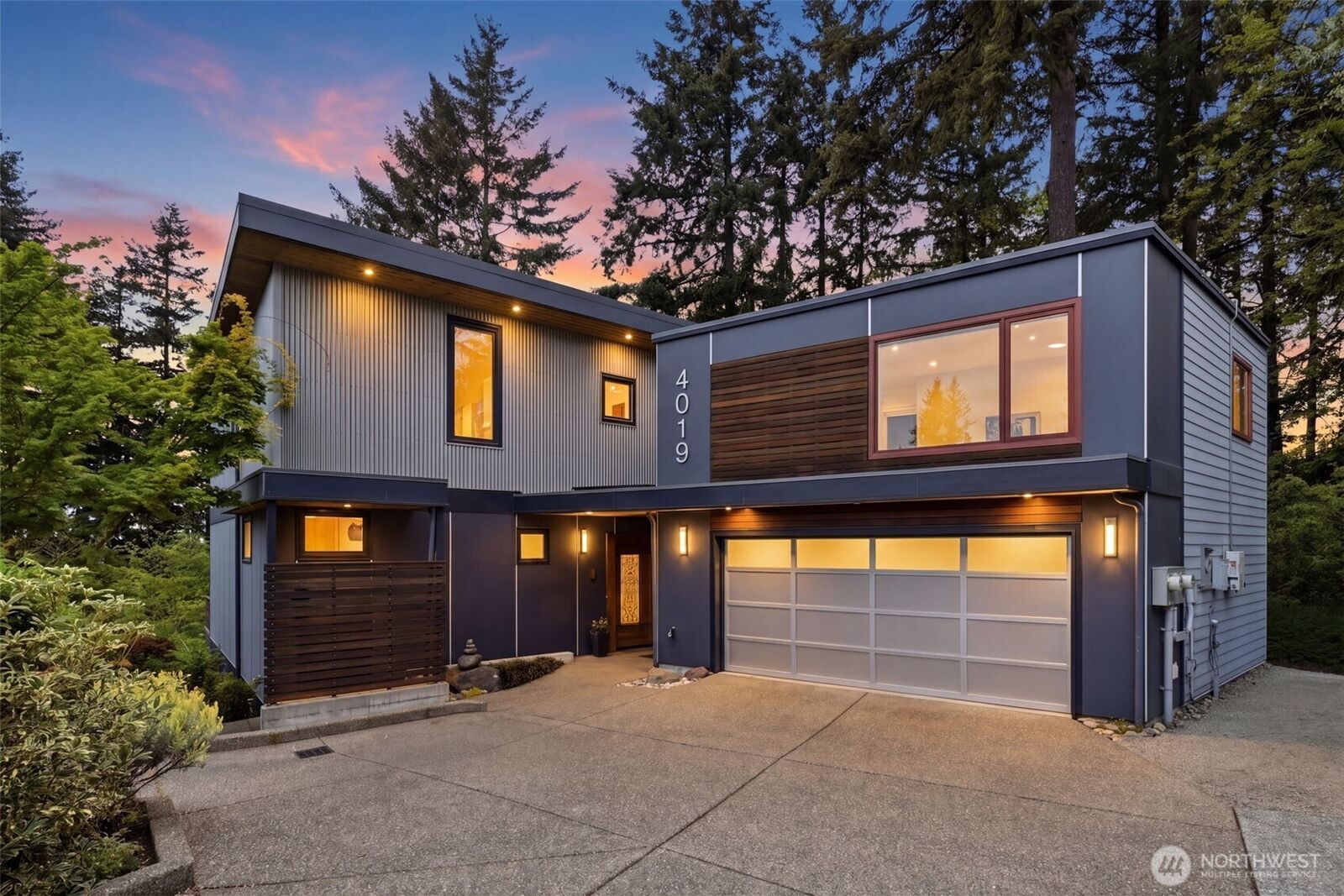 Property Photo:  4019  131st Place SE  WA 98006 