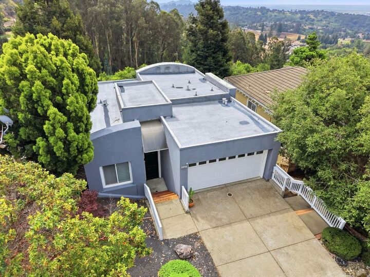 Property Photo:  8265 Skyline Circle  CA 94605 