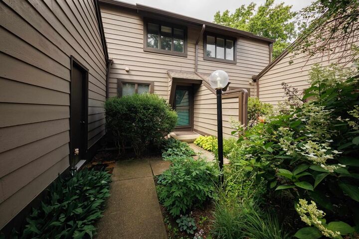 Property Photo:  120 Glenview Court  WI 53548 