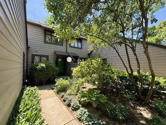 Property Photo:  120 Glenview Court  WI 53548 