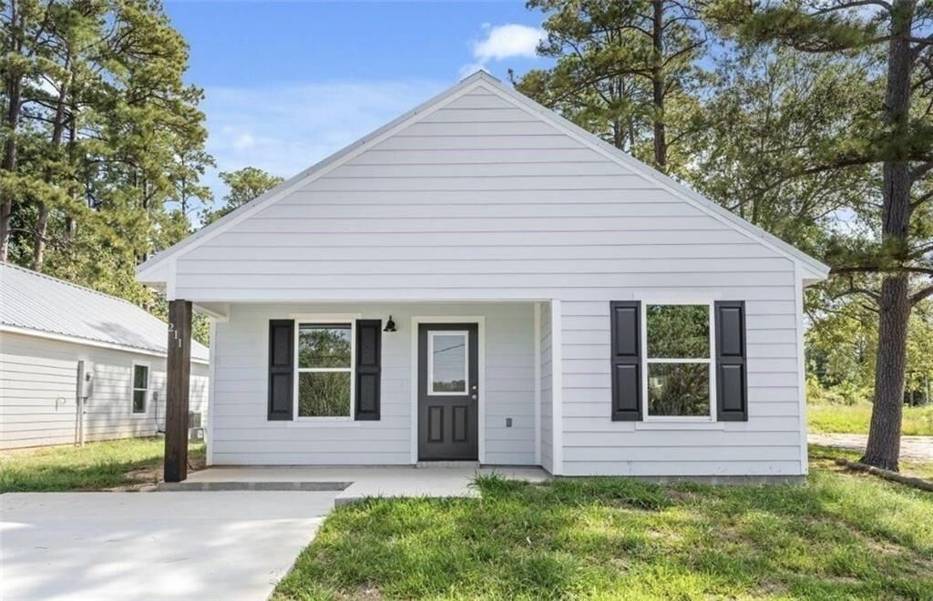 Property Photo:  211 N Gladys Street N  LA 71446 