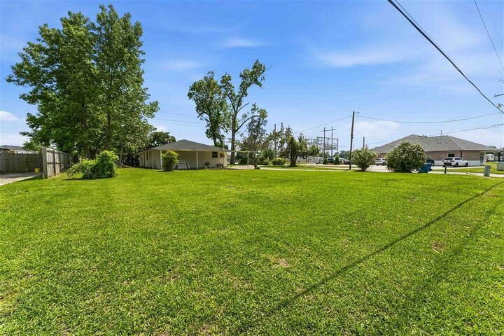Property Photo:  1401 Forest Lane  LA 70663 