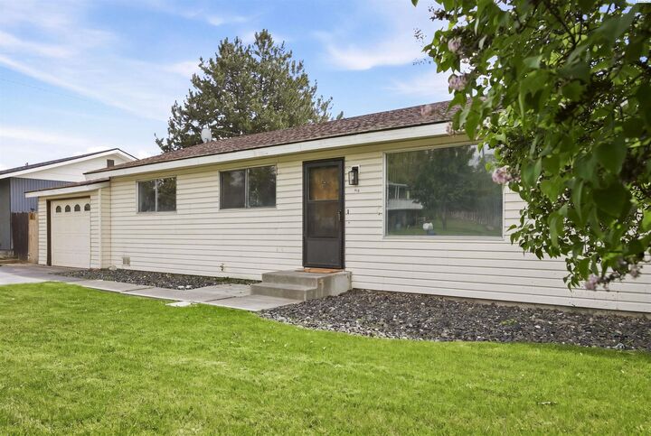 Property Photo:  1816 Beacon Rd  WA 98930 