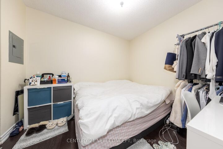 Property Photo: 761 Bay Street 404 ON M5G 2R2