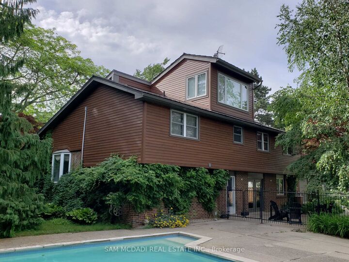 Property Photo: 1460 Halyard Court ON L5J 1B1