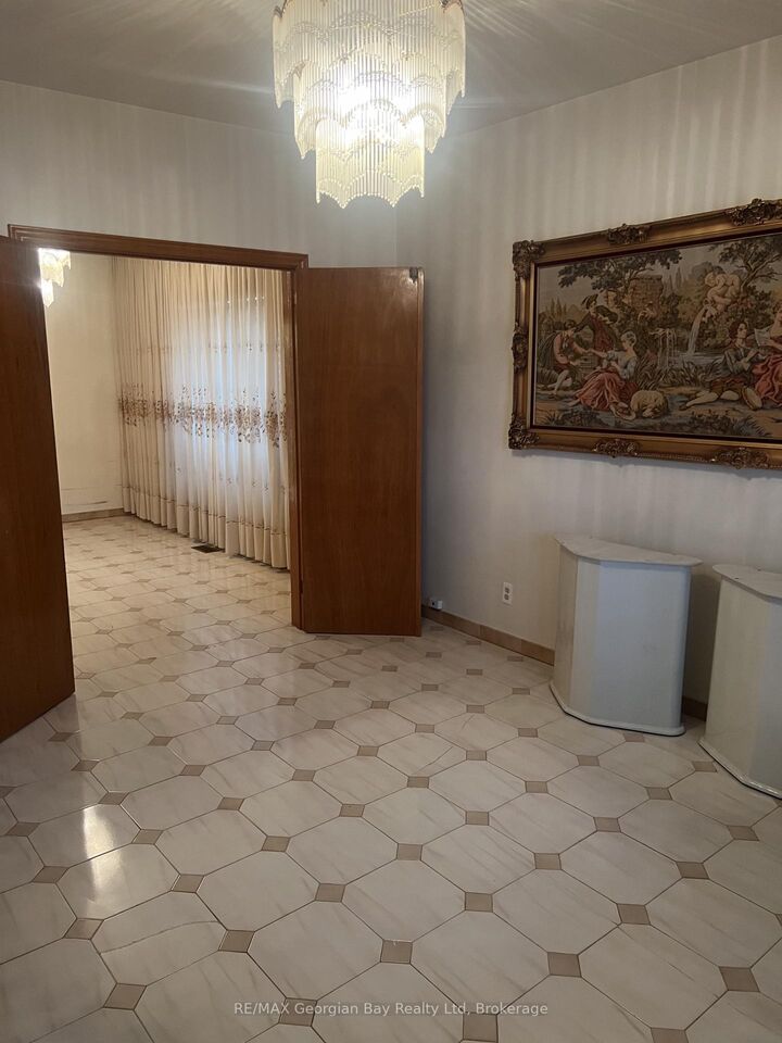 Property Photo: 517 Milverton Boulevard ON M4C 1X6