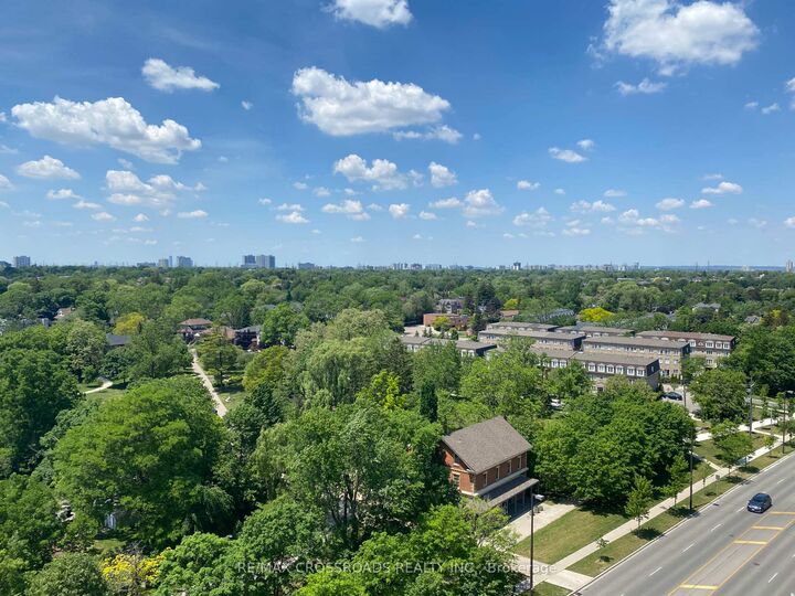 Property Photo:  233 Beecroft Road 1511  ON M2N 6Z9 