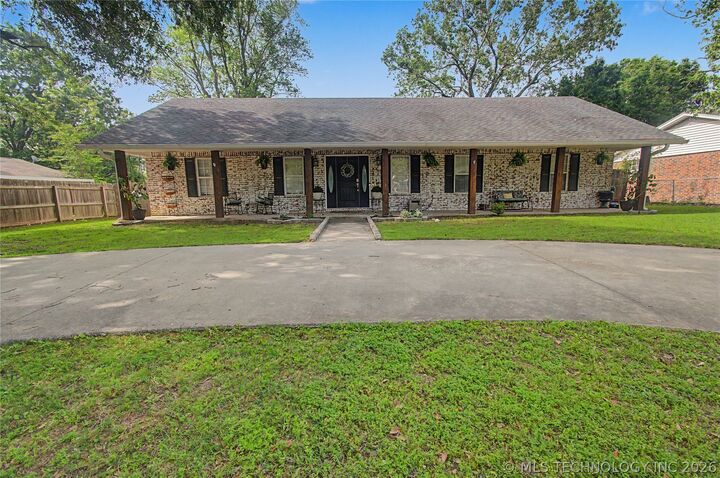 Property Photo:  502 NW J Street  OK 74462 