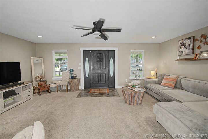 Property Photo:  502 NW J Street  OK 74462 