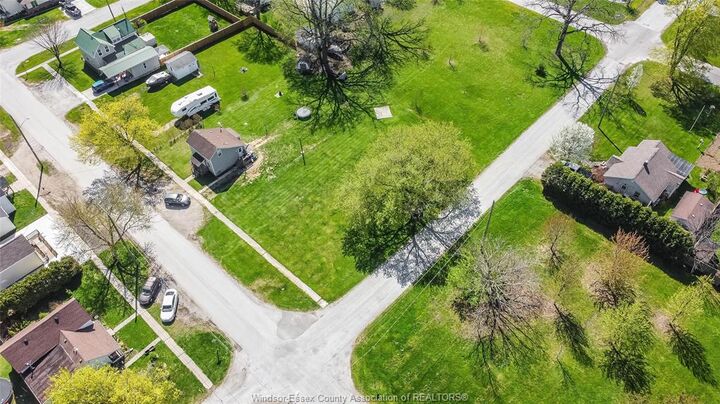 470 Brown Street — photo 1