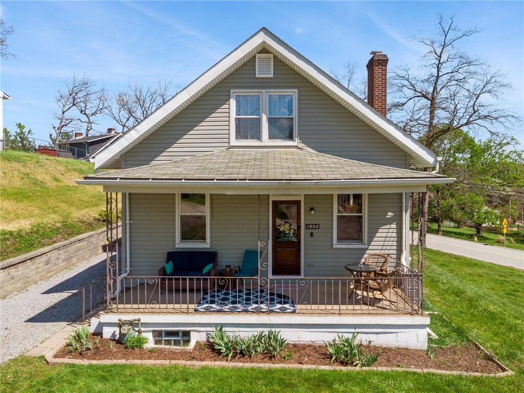 Property Photo:  1502 Zeuger  PA 15116 
