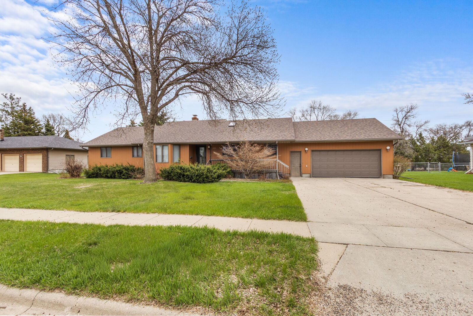 Property Photo:  1402 N Arch Street  SD 57401 