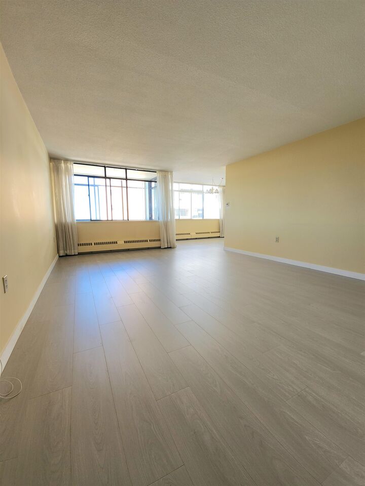 Property Photo: 6631 Minoru Boulevard 1305 BC V6Y 1Z1