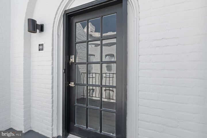 Property Photo: 207 S Patrick Street 303 VA 22314