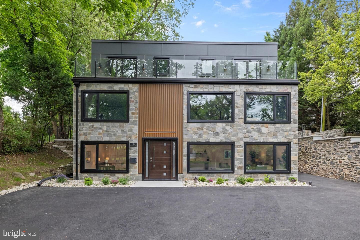 Property Photo:  354 Winding Way  PA 19066 