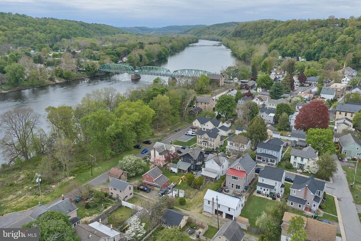 Property Photo:  20 Maple Street  NJ 08848 