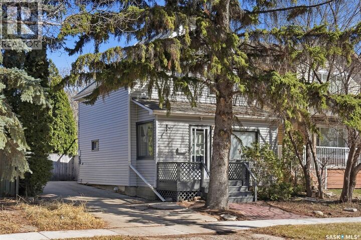 Property Photo:  1336 H Avenue N  SK S7L 2E4 